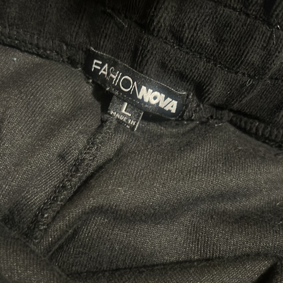 Fashion nova velour shorts - Picture 3 of 4
